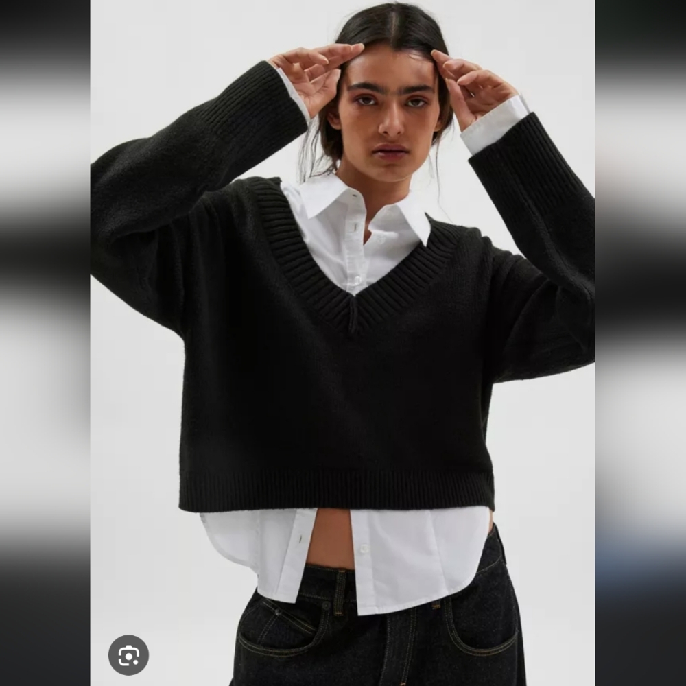 629-BDG Light Tan V-Neck Sweater‎